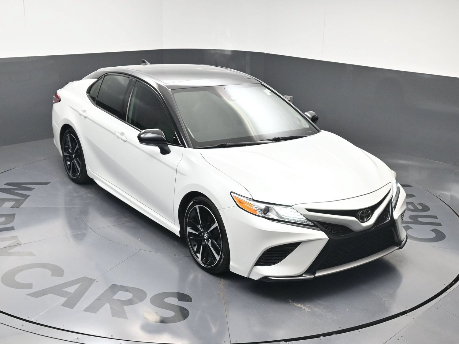 Used 2020 Toyota Camry XSE FWD image 33