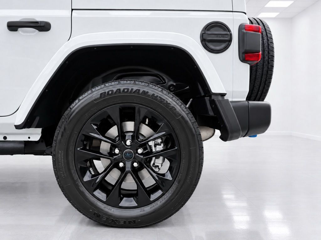 Used 2024 Jeep Wrangler Unlimited Sahara AWD/4WD image 9