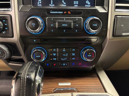 Used 2016 Ford F150 Lariat image 40