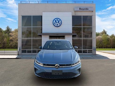 Used 2025 Volkswagen Jetta Sport image 2