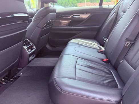 Used 2022 BMW 740i RWD image 9