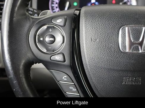 Used 2017 Honda Pilot Touring image 8