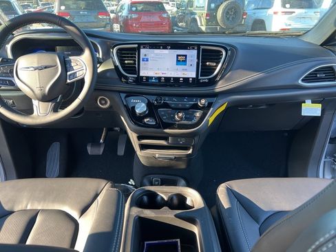 New 2026 Chrysler Pacifica Select image 22