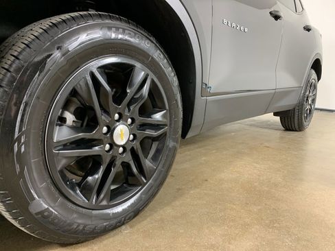 Used 2022 Chevrolet Blazer LT image 2