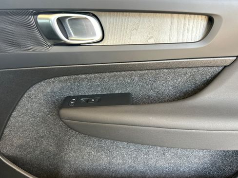 Certified 2025 Volvo XC40 B5 Plus AWD/4WD image 20