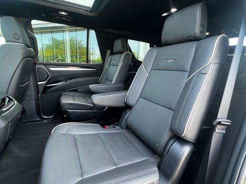 Used 2025 Cadillac Escalade Premium Luxury AWD/4WD image 20