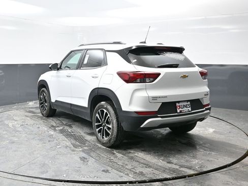 Used 2025 Chevrolet TrailBlazer LT w/ Driver Confidence Package image 12