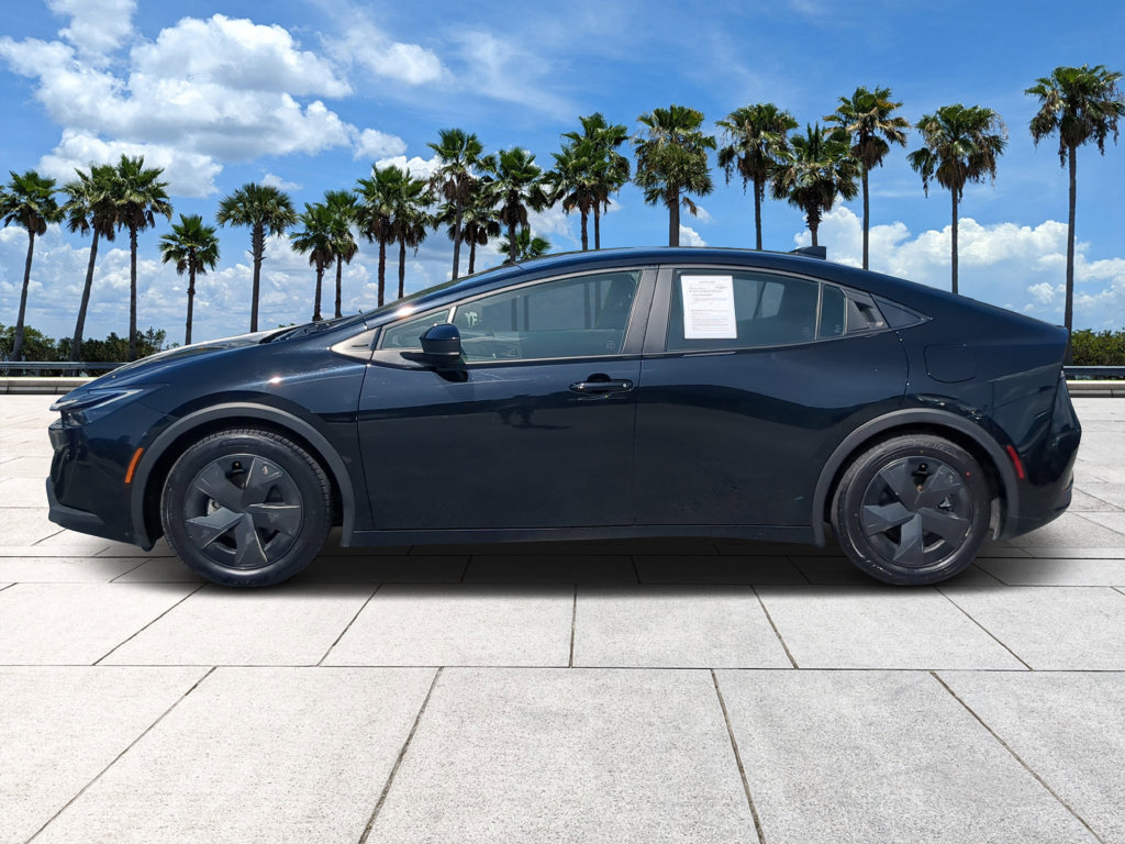 Used 2025 Toyota Prius LE FWD image 7