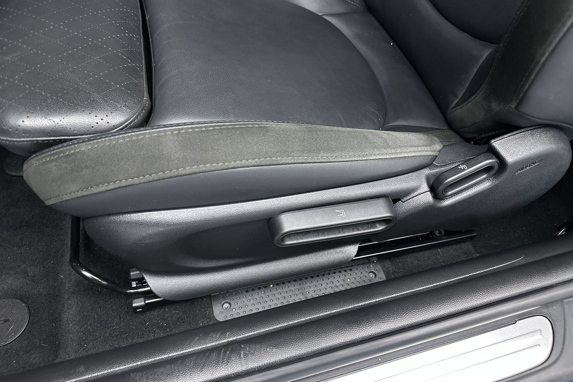 Certified 2024 MINI Cooper SE w/ Signature Upholstery Package FWD image 15