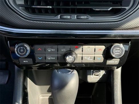 New 2025 Jeep Compass Latitude w/ Sun & Sound Group image 23