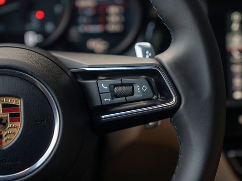 Used 2025 Porsche Macan image 8