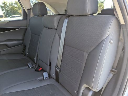 Used 2016 Kia Sorento LX image 14