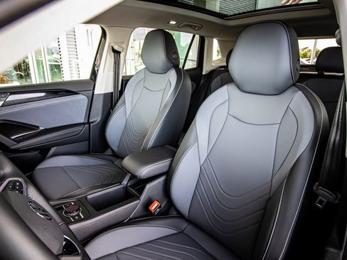 New 2026 Volkswagen Tiguan SE image 28