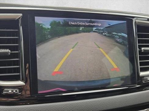 Used 2023 Chrysler Pacifica Touring-L FWD image 14