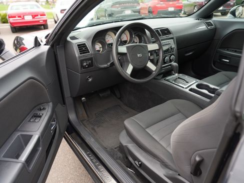 Used 2009 Dodge Challenger R/T RWD image 13