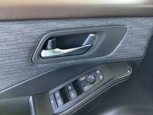 Used 2023 Nissan Rogue SV image 23