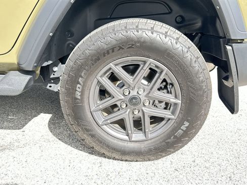 Used 2025 Jeep Wrangler Sport S image 12