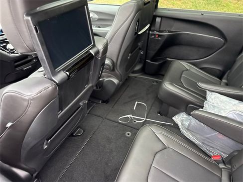New 2026 Chrysler Pacifica Select image 31