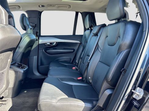 Used 2021 Volvo XC90 T5 Momentum w/ Climate Package image 26