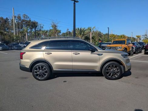 Used 2021 Kia Sorento SX Prestige image 2