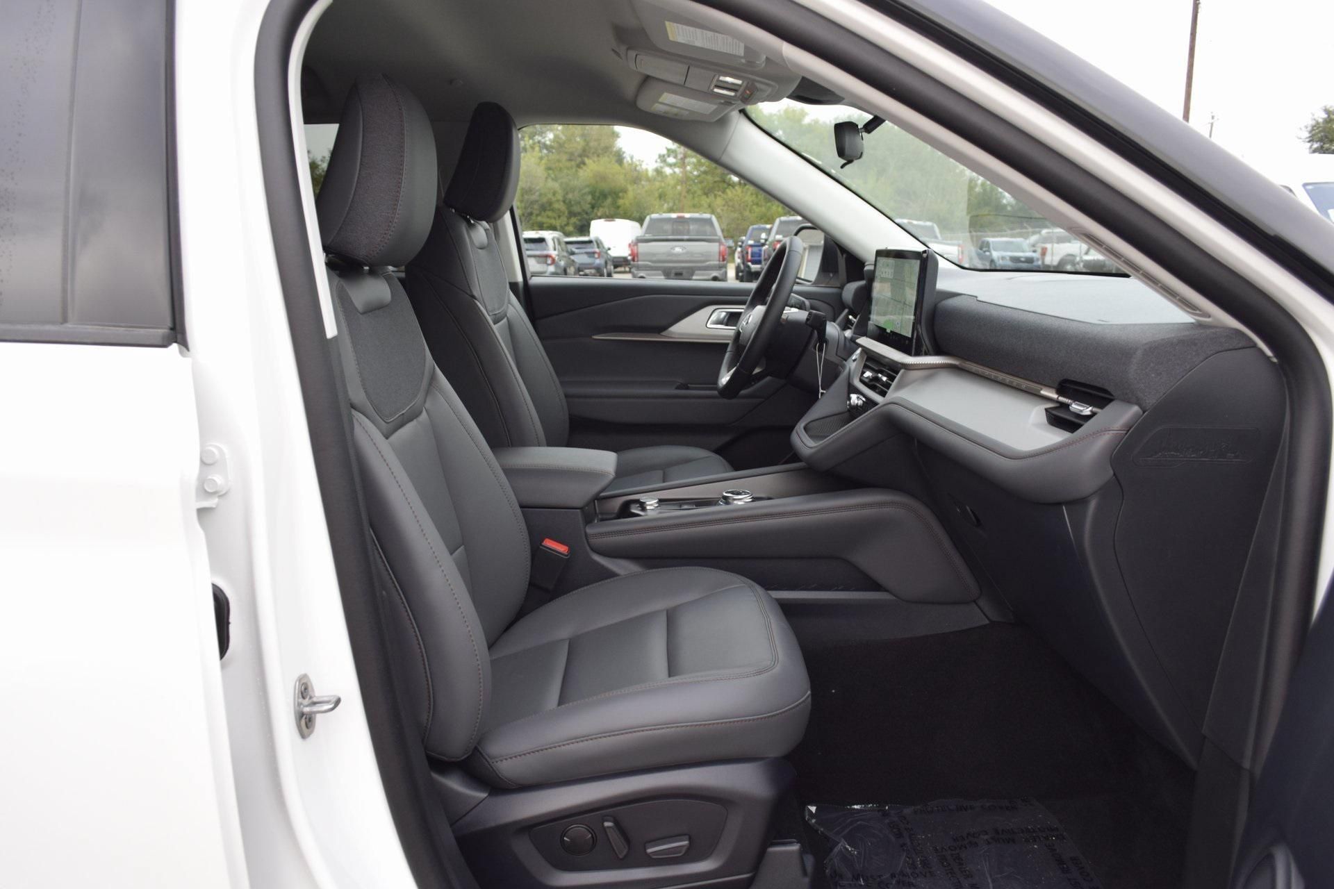 New 2026 Ford Explorer Active w/ Active Comfort Package RWD image 25