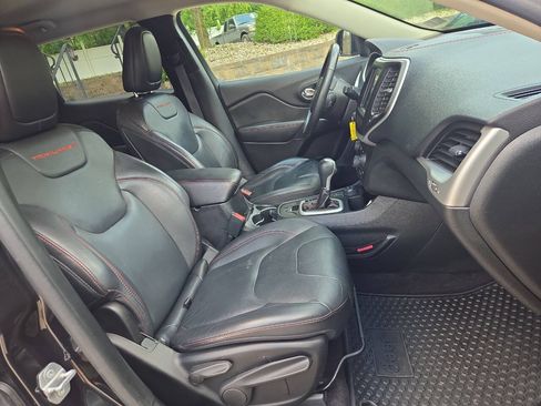 Used 2016 Jeep Cherokee Trailhawk w/ Leather Interior Group AWD/4WD image 23