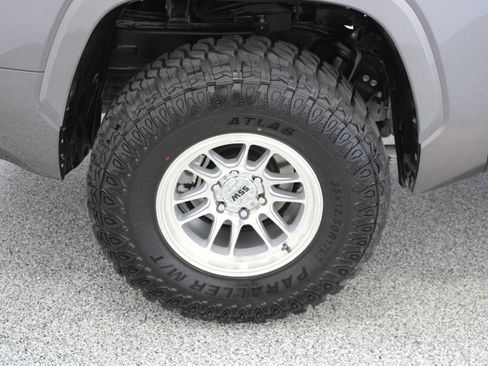 Used 2023 Toyota Tundra Limited AWD/4WD image 6