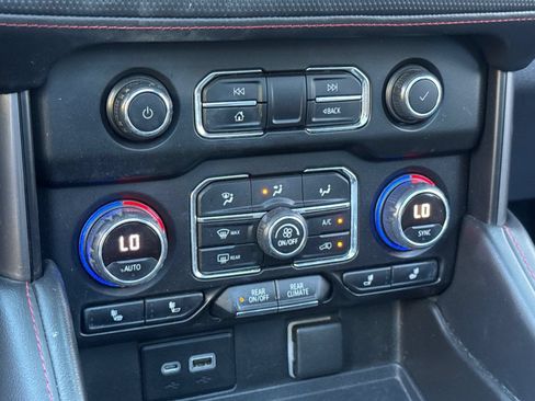 Used 2021 Chevrolet Suburban RST AWD/4WD image 31