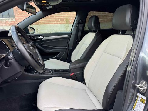 Used 2019 Volkswagen Jetta R-Line image 11