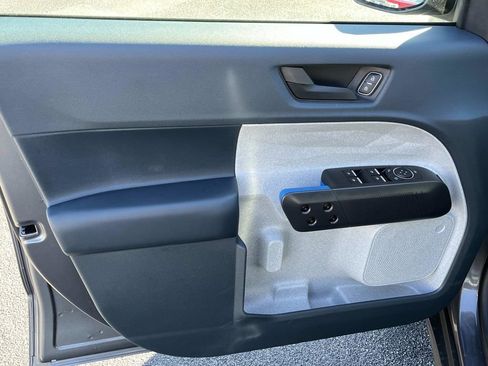 Used 2025 Ford Maverick XLT image 23