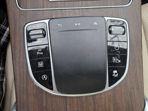 Used 2022 Mercedes-Benz GLC 300 4MATIC w/ Premium Package Lite image 38