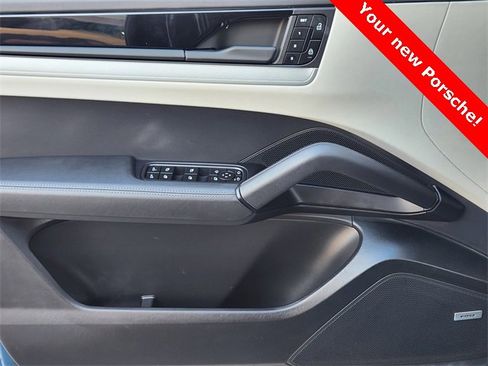 Used 2024 Porsche Cayenne image 19