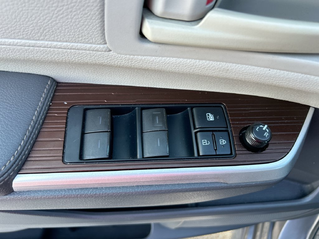 Used 2021 Toyota Sienna LE FWD image 13