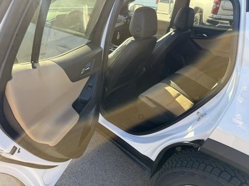 Used 2025 Chevrolet Equinox ACTIV w/ Safety and Technology Package image 32