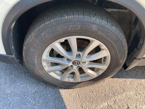 Used 2018 Nissan Rogue SV image 31