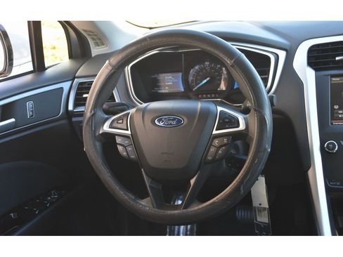 Used 2015 Ford Fusion SE image 16