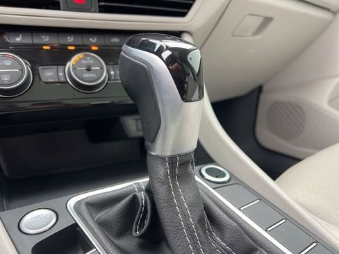 Used 2023 Volkswagen Jetta SE image 22