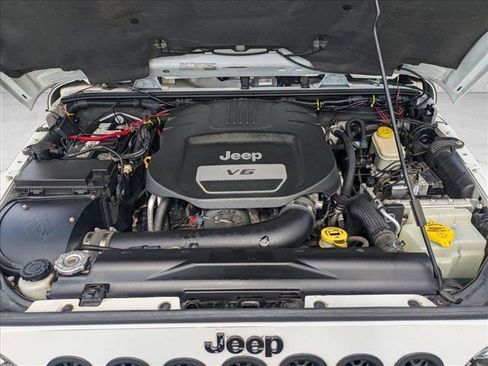 Used 2015 Jeep Wrangler Unlimited Sahara w/ Max Tow Package AWD/4WD image 22