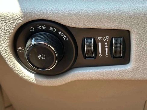 Used 2018 Chrysler Pacifica Touring Plus w/ Tire & Wheel Group image 54