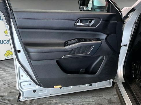 Used 2022 Nissan Pathfinder SL image 9