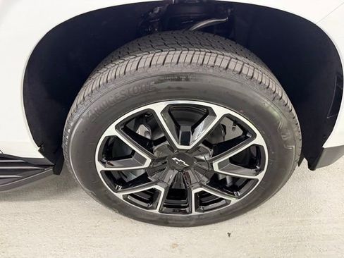 New 2026 Chevrolet Suburban RST image 4