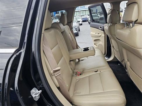 Used 2017 Jeep Grand Cherokee Laredo w/ Quick Order Package 2BE image 14