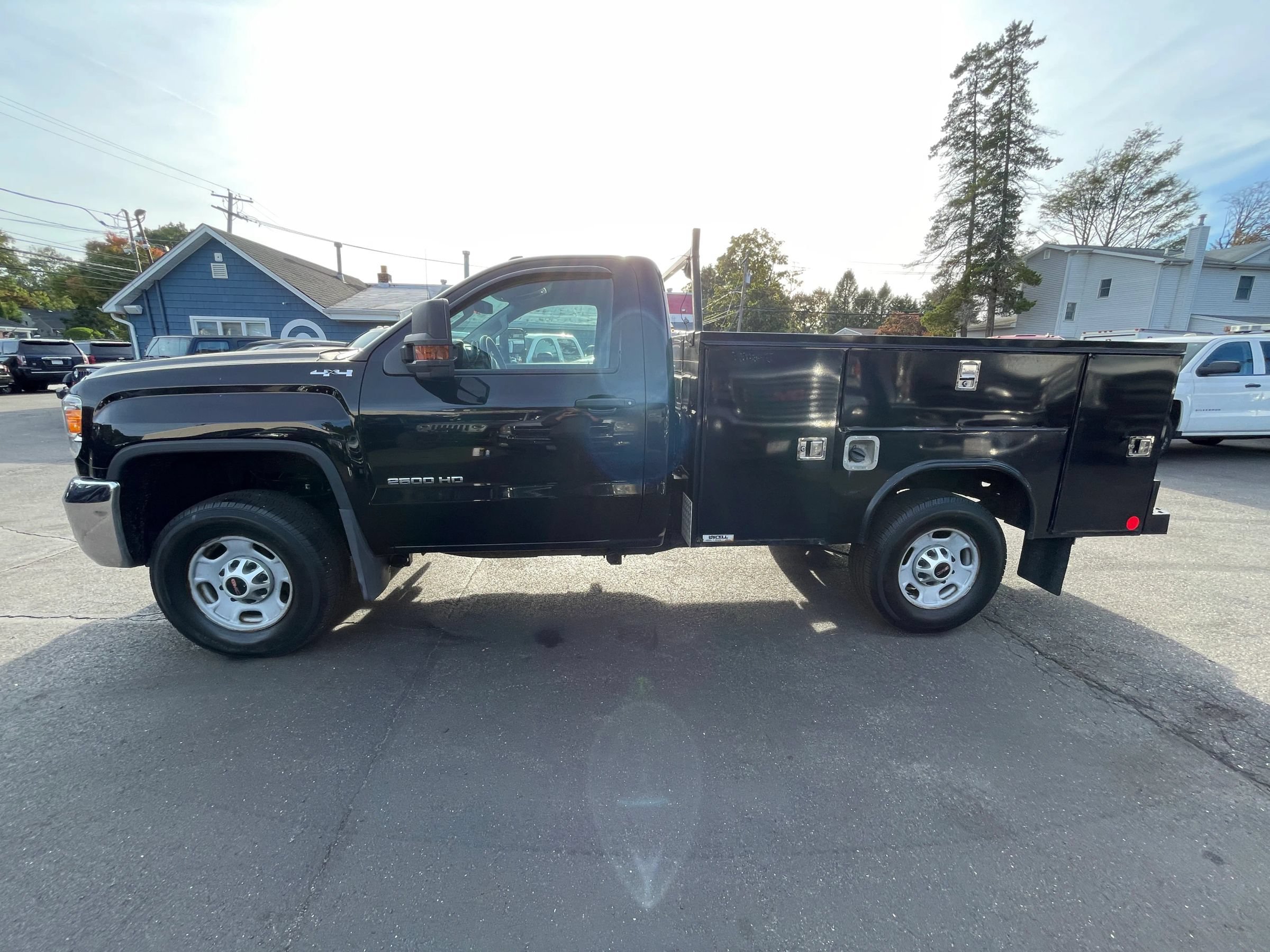 Used 2017 GMC Sierra 2500 4x4 Regular Cab w/ Sierra Convenience Package image 2