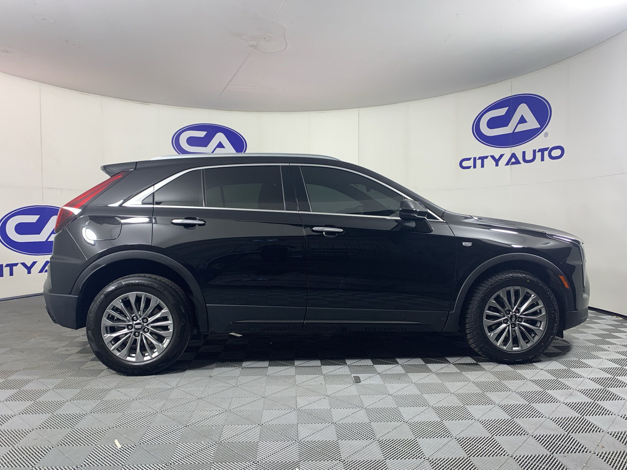 Used 2024 Cadillac XT4 Premium Luxury AWD/4WD image 2