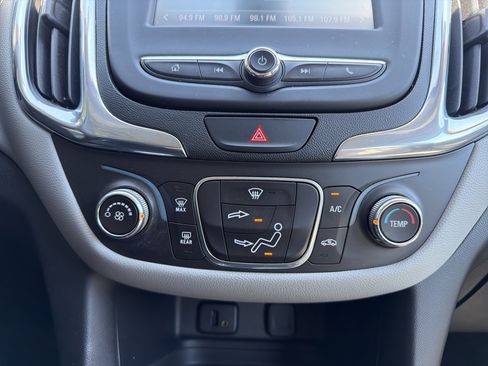 Used 2018 Chevrolet Equinox LS AWD/4WD image 27