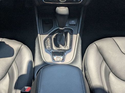 Used 2019 Jeep Cherokee Limited FWD image 19