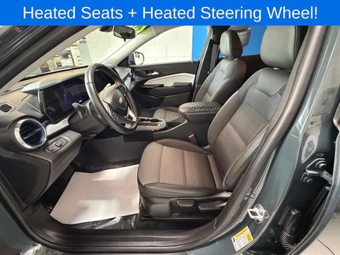 Used 2025 Chevrolet Trax LT w/ LT Convenience Package FWD image 11