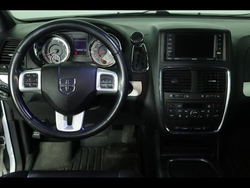 Used 2019 Dodge Grand Caravan GT image 3