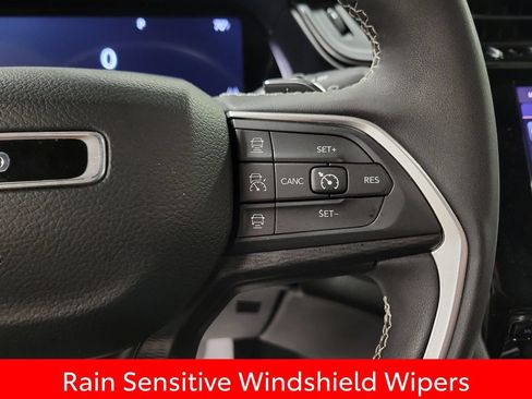 Used 2023 Jeep Grand Cherokee L Laredo AWD/4WD image 24