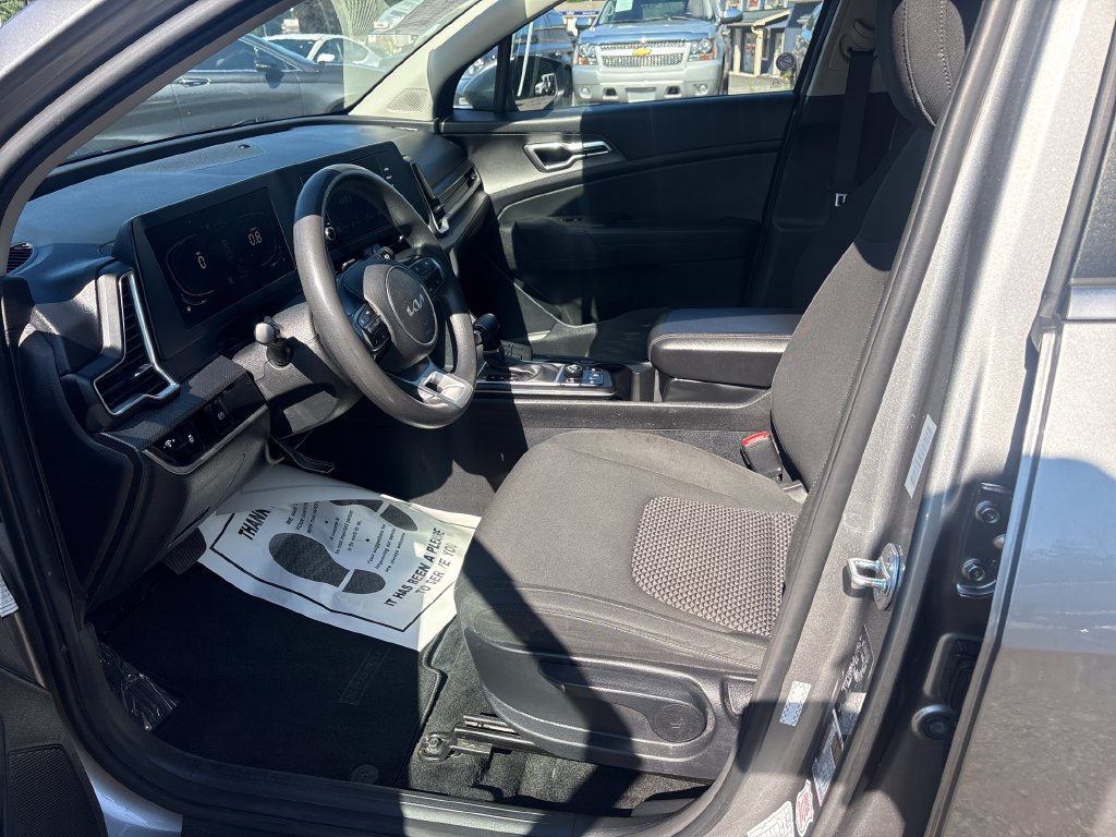 Used 2023 Kia Sportage LX AWD/4WD image 10